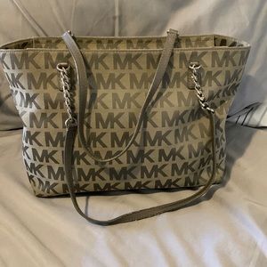 Michael Kors EUC shoulder bag
